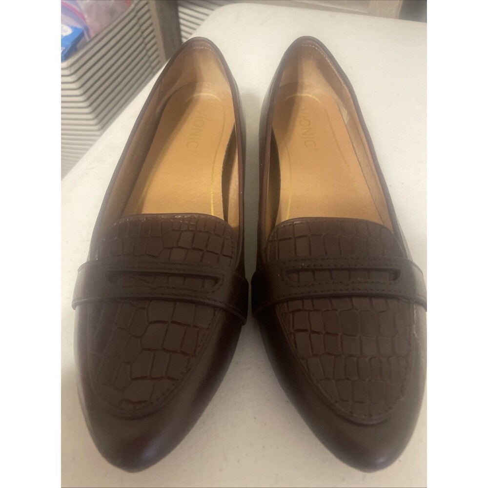 Vionic Women's Pointed Toe Croc-Texture Flats in Brown size 8.5